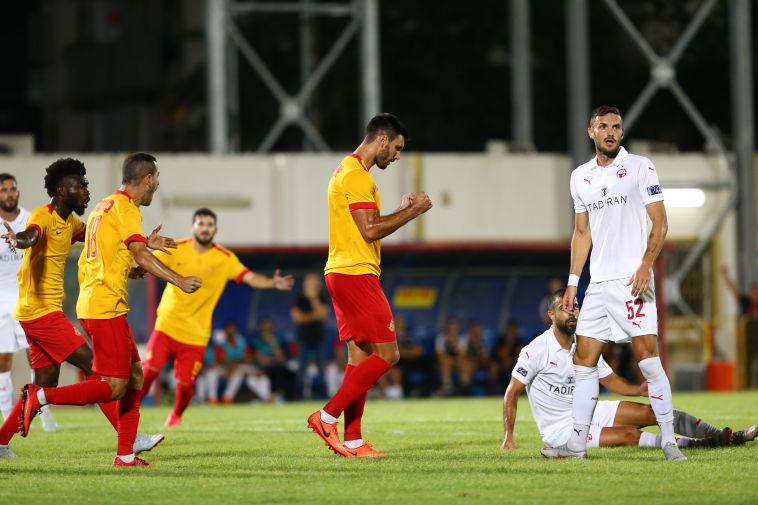 איבנצ'יץ' חוגג על שחקני באר שבע. הפער ממכבי תל אביב נראה מדאיג (לירון מולדובן) איבנצ'יץ' חוגג על שחקני באר שבע. הפער ממכבי תל אביב נראה מדאיג (לירון מולדובן)