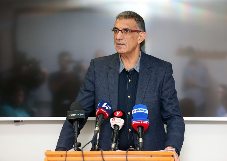 חילוקי דעות סביב מספר הזרים והמתאזרחים. יוסי שרעבי, יו"ר הוועדה (אודי ציטיאט)