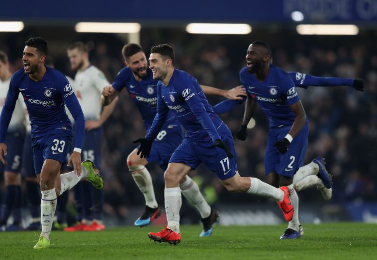 שחקני צל'סי חוגגים. 