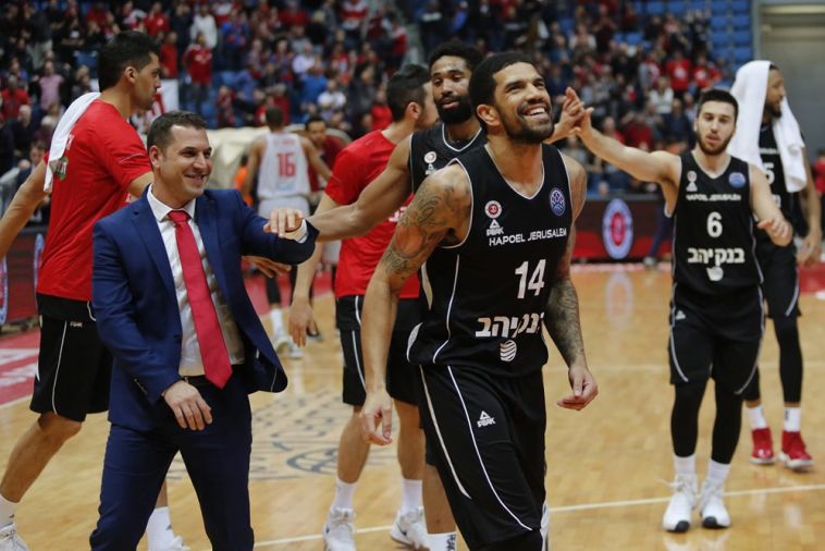 שחקני הפועל ירושלים חוגגים (FIBA) שחקני הפועל ירושלים חוגגים (FIBA)