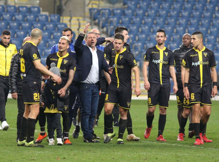 קלינגר ושחקניו. 