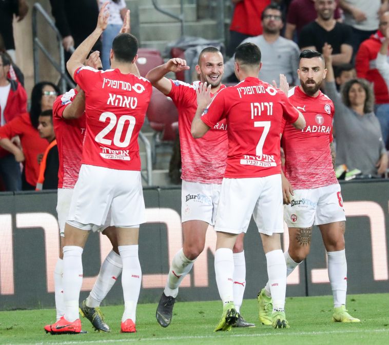 שחקני הפועל באר שבע חוגגים. הפעולות בהתקפה הן ערובה להבקעת שערים לאורך זמן (דני מרון) שחקני הפועל באר שבע חוגגים. הפעולות בהתקפה הן ערובה להבקעת שערים לאורך זמן (דני מרון)