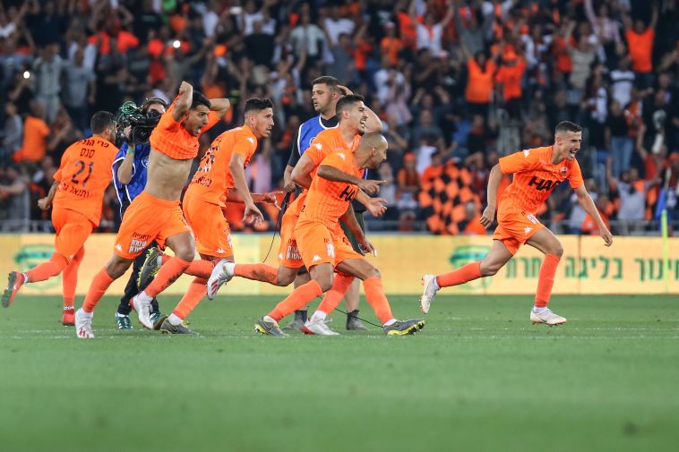 השחקנים ברגע הפנדל המכריע. "היום כולם מכירים אותם" (מאור אלקסלסי)( השחקנים ברגע הפנדל המכריע. "היום כולם מכירים אותם" (מאור אלקסלסי)(