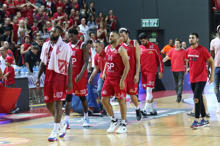 שחקני הפועל מאוכזבים בסיום: 