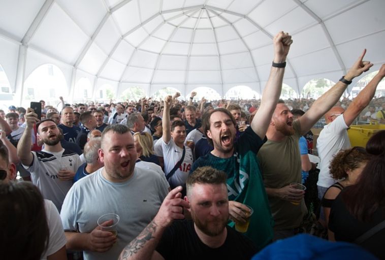 אוהדי טוטנהאם יוכלו להיות עדים לזכייה היסטורית (gettyimages)