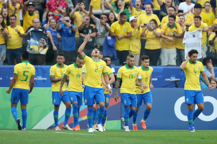הברזילאים חוגגים את השער של קאסמירו (Alexandre Schneider/Getty Images)
