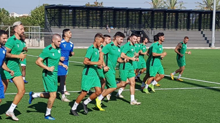 שחקני הפועל כפר סבא. "אם החלוצים לא מבקיעים, הם נכנסים ללחץ" (האתר הרשמי) שחקני הפועל כפר סבא. "אם החלוצים לא מבקיעים, הם נכנסים ללחץ" (האתר הרשמי)