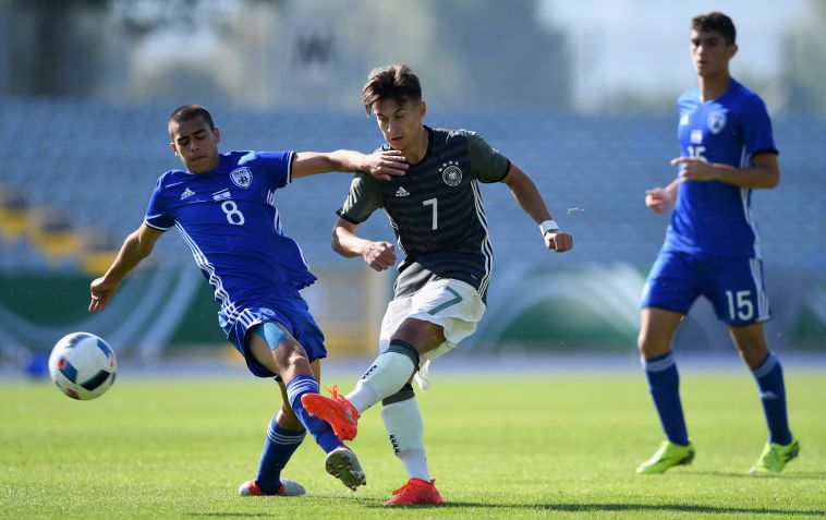 אלמקייס במדי נבחרת ישראל. היכולת הטובה משכה את עיניהן של האימפריות ממנצ'סטר (Eisenhuth/Bongarts/Getty Images)