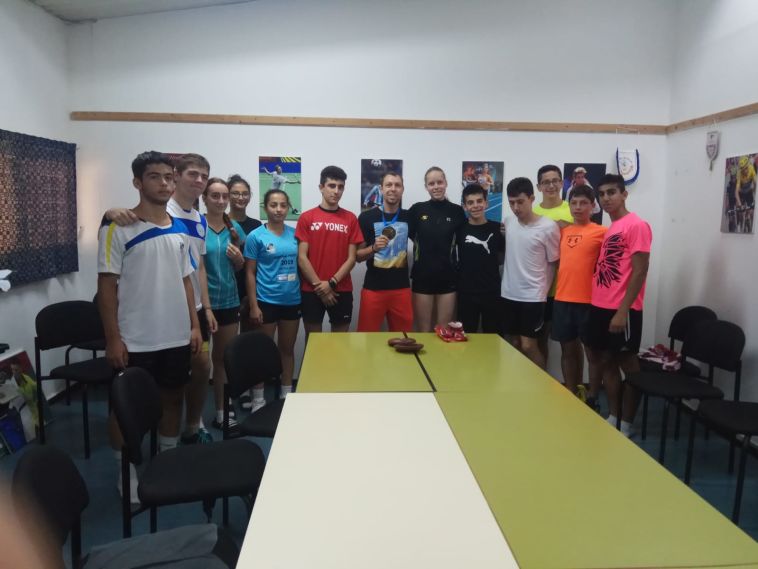 השווה את מיקום השיא שלו. זילברמן בהרצאה  עם צעירי ישראל וקפריסין (איגוד הבדמינטון)