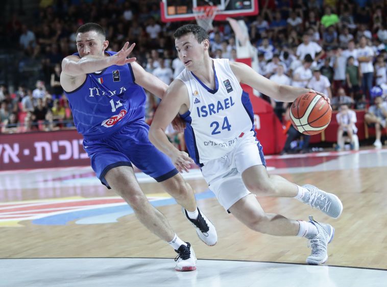 גם הוא בדרך לאשדוד. עידן אלבר (דני מרון)