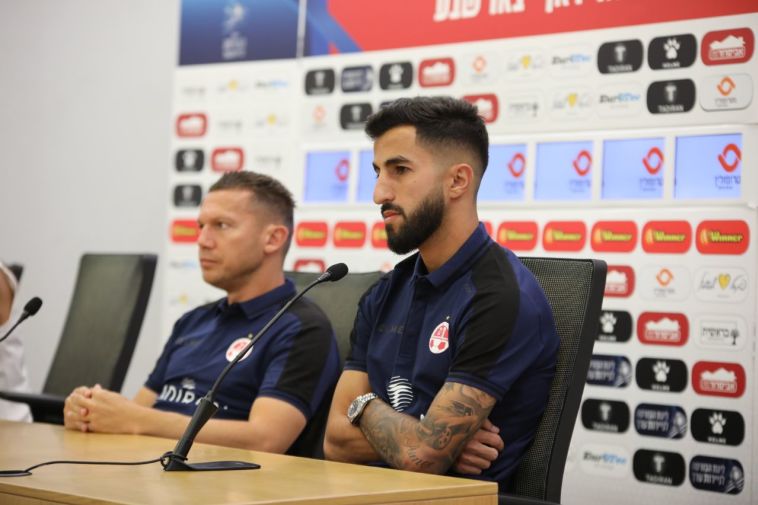 נכנס לתפקיד המנהיג. בן ביטון (זאב דיקמן)