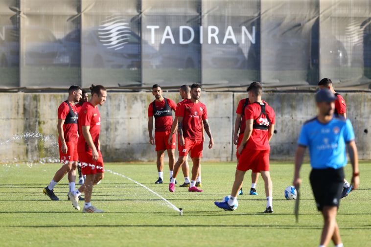 שחקני הפועל באר שבע לקראת המשחק בליגה האירופית (לירון מולדובן) שחקני הפועל באר שבע לקראת המשחק בליגה האירופית (לירון מולדובן)