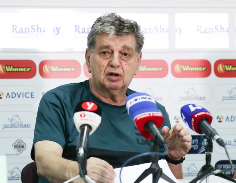 יצחק שום. גנב את ההצגה במסיבת העיתונאים (דני מרון) יצחק שום. גנב את ההצגה במסיבת העיתונאים (דני מרון)