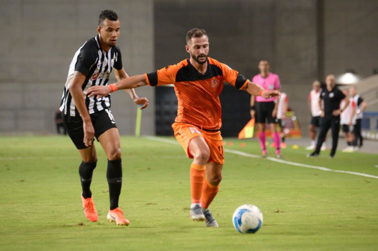 גדיר. "מאחל לעצמי כמה שיותר שערים" (אריאל שלום) גדיר. "מאחל לעצמי כמה שיותר שערים" (אריאל שלום)