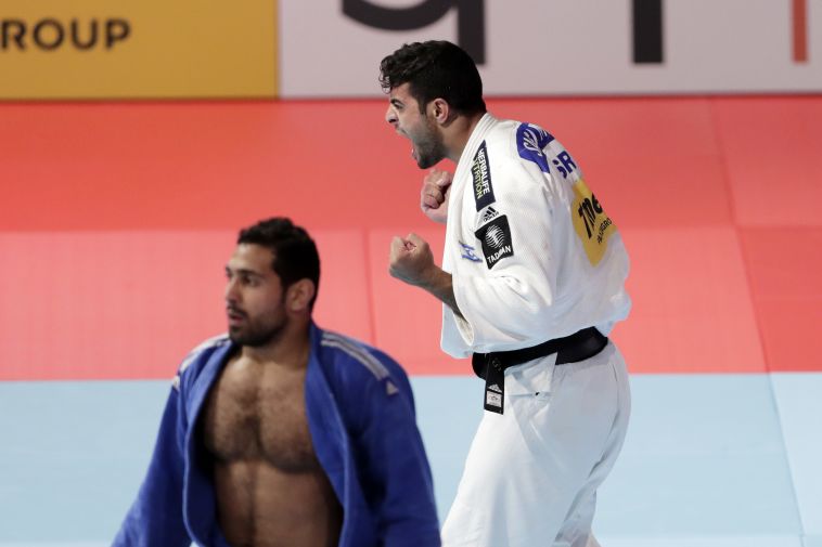 חוגג עוד ניצחון. "הפציעה שלו היתה עניין של עומס ולא של נחיתה לא נכונה" (Kiyoshi Ota/Getty Images) חוגג עוד ניצחון. "הפציעה שלו היתה עניין של עומס ולא של נחיתה לא נכונה" (Kiyoshi Ota/Getty Images)