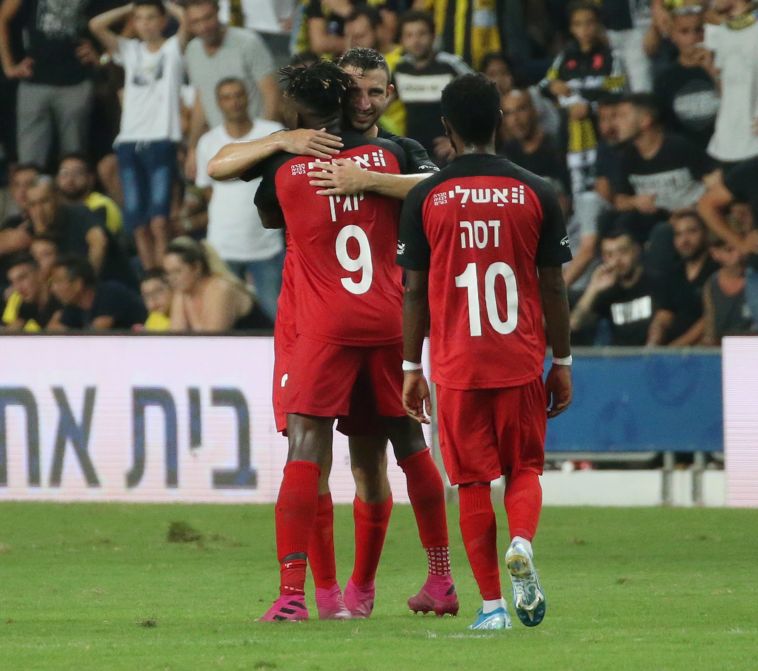 שער ניצחון יקר להפועל רעננה מרגלו של המגן. (אודי ציטיאט) שער ניצחון יקר להפועל רעננה מרגלו של המגן. (אודי ציטיאט)