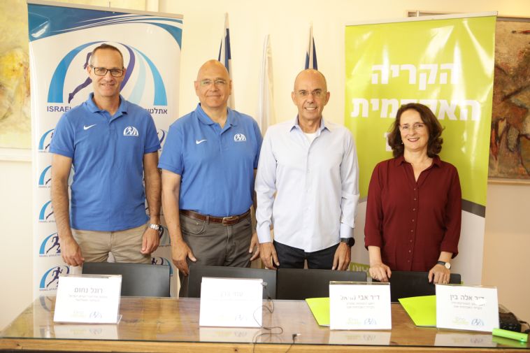 משתתפי מסיבת העיתונאים. "הורים רואים שלבן או הבת שלהם יש אופק ביום שאחרי" (באדיבות הקריה האקדמית אונו) משתתפי מסיבת העיתונאים. "הורים רואים שלבן או הבת שלהם יש אופק ביום שאחרי" (באדיבות הקריה האקדמית אונו)