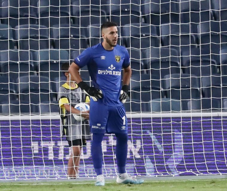 איתמר ניצן. "ניתן את הדם על המגרש" (דני מרון) איתמר ניצן. "ניתן את הדם על המגרש" (דני מרון)