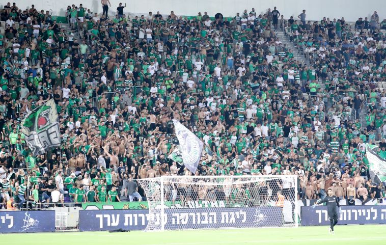 אוהדי שתי הקבוצות. אין מקום לזבוב בבלומפילד (דני מרון) אוהדי שתי הקבוצות. אין מקום לזבוב בבלומפילד (דני מרון)