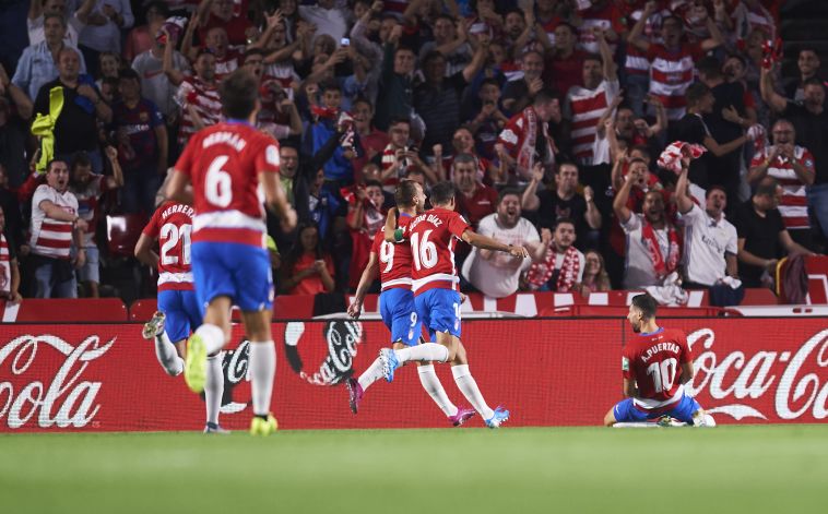 הפתעת העונה עד כה. שחקני גרנאדה חוגגים (Aitor Alcalde/Getty Images)