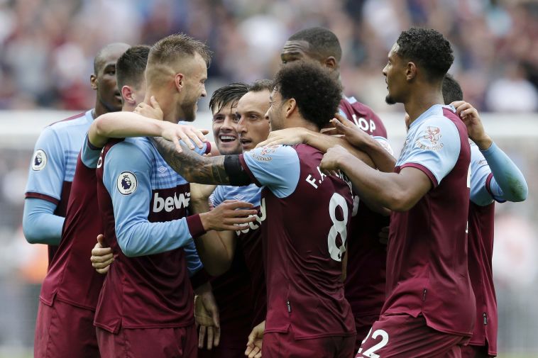 ניצחון שלישי העונה לפטישים. שחקני ווסטהאם חוגגים (Henry Browne/Getty Images)