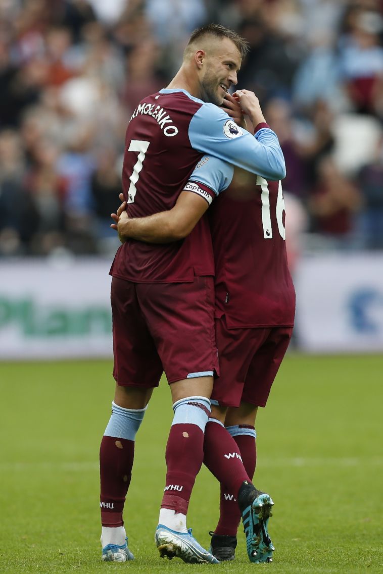 שבר את הקרח. ירמולנקו חוגג עם נובל (IAN KINGTON/AFP/Getty Images)