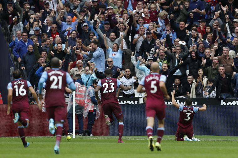 שער מרהיב ששווה ניצחון. שחקני ווסטהאם חוגגים (IAN KINGTON/AFP/Getty Images)