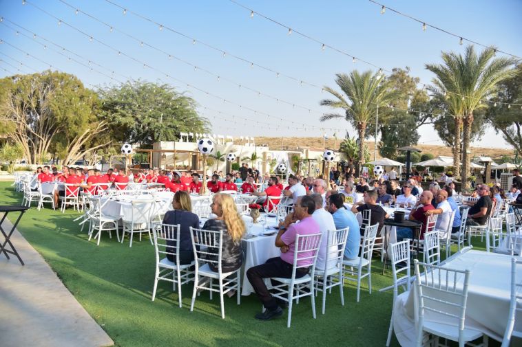 הרמת הכוסית של ב"ש _הפועל באר שבע, רשמי) הרמת הכוסית של ב"ש _הפועל באר שבע, רשמי)