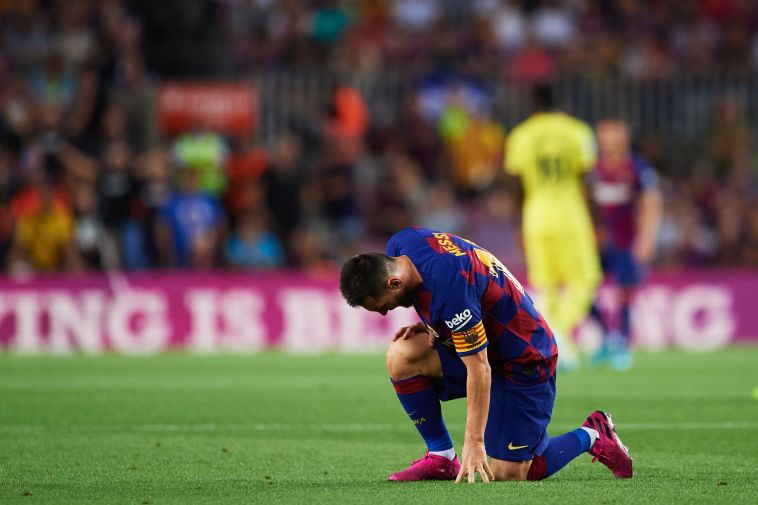 הפציעות לא עוזבות אותו העונה. ליונל מסי (Alex Caparros/Getty Images)