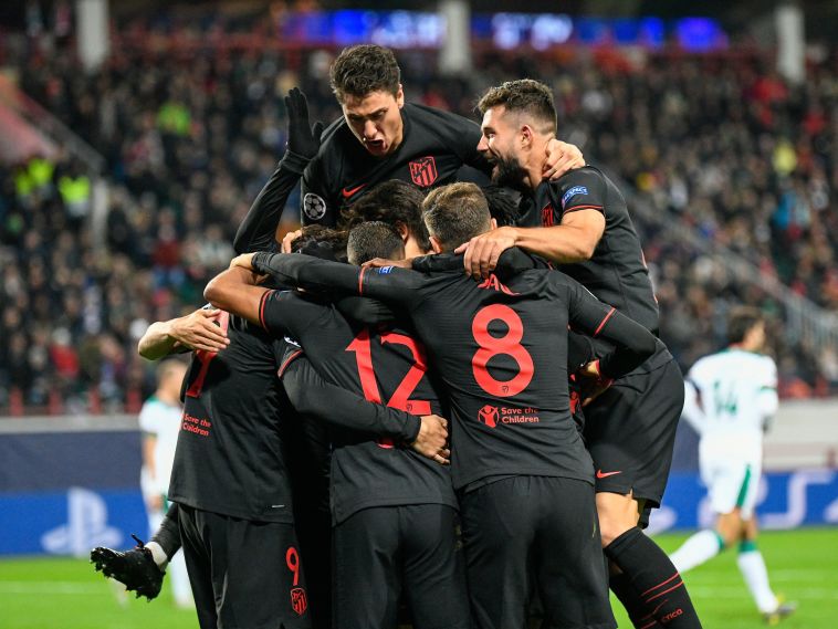 ניצחון ראשון העונה בליגת האלופות. שחקני אתלטיקו מדריד חוגגים (DIMITAR DILKOFF/AFP via Getty Images)