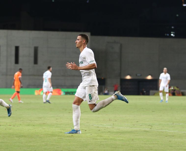 הקשר חוגג שבוע שני ברציפות (עדי אבישי) הקשר חוגג שבוע שני ברציפות (עדי אבישי)