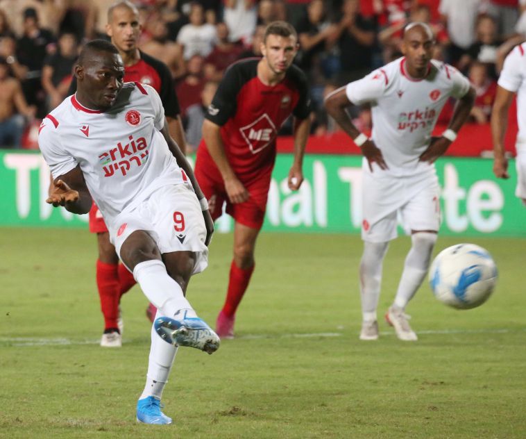 פנדל מוצלח של קמארה (אודי ציטיאט)