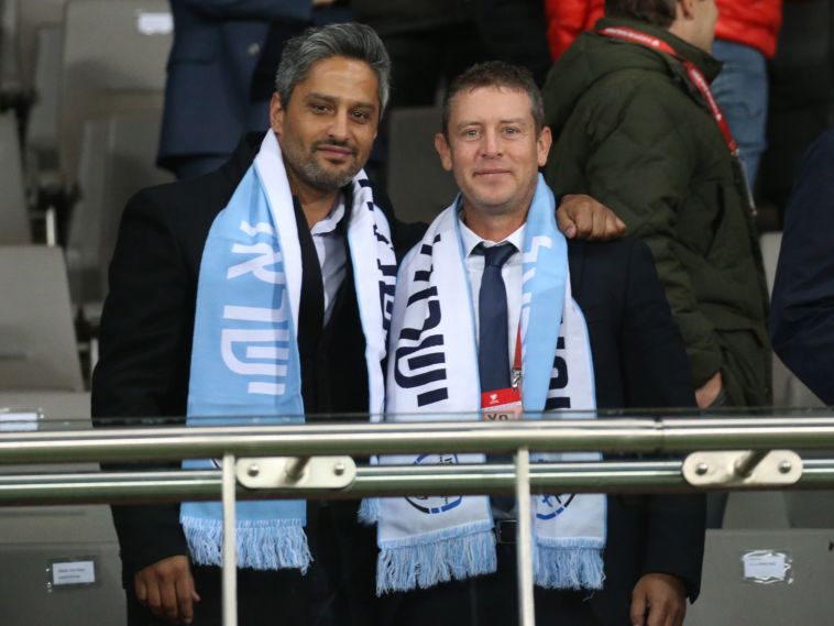 מורן מאירי (מימין) לצד ברק יצחקי במשחק נבחרת ישראל (אודי ציטיאט)