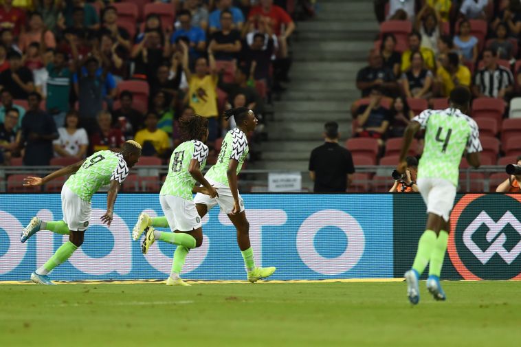 שחקני נבחרת ניגריה חוגגים את שער היתרון (ROSLAN RAHMAN/AFP via Getty Images)
