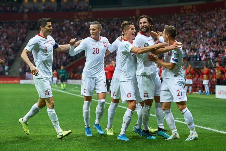 חגגו עלייה ליורו 2020 מול הקהל הביתי (LUKASZ SZELAG/AFP via Getty Images) חגגו עלייה ליורו 2020 מול הקהל הביתי (LUKASZ SZELAG/AFP via Getty Images)
