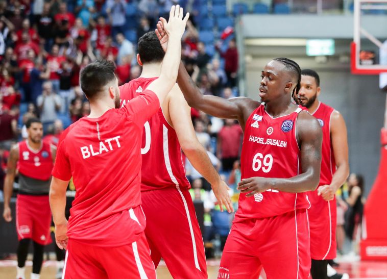 שחקני ירושלים. צריך נס כדי שהליגה תחזור (דני מרון)