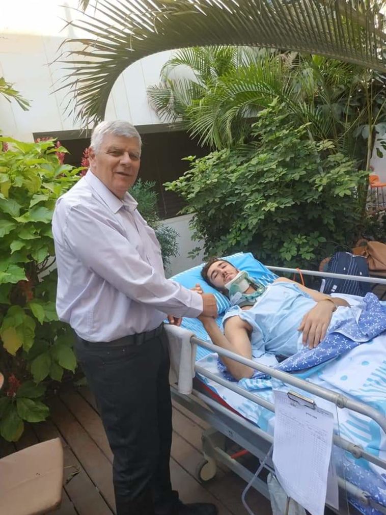 צביקה גנלדמן וחביב אוחיון. ראש העיר הבטיח לשוער: "לא נעזוב אותך" (הפועל חדרה) צביקה גנלדמן וחביב אוחיון. ראש העיר הבטיח לשוער: "לא נעזוב אותך" (הפועל חדרה)