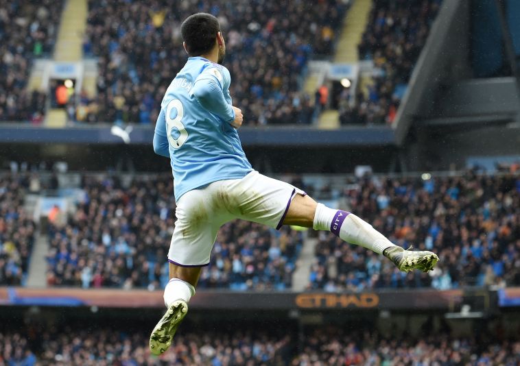 גונדואן חוגג אחרי שסגר עניין עם השלישי. (PAUL ELLIS/AFP via Getty Images)