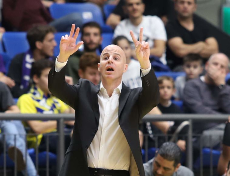 פרנקו. "מכבד אותו. צר לי שהוא בחר לא ללחוץ לי את היד" (עדי אבישי) פרנקו. "מכבד אותו. צר לי שהוא בחר לא ללחוץ לי את היד" (עדי אבישי)