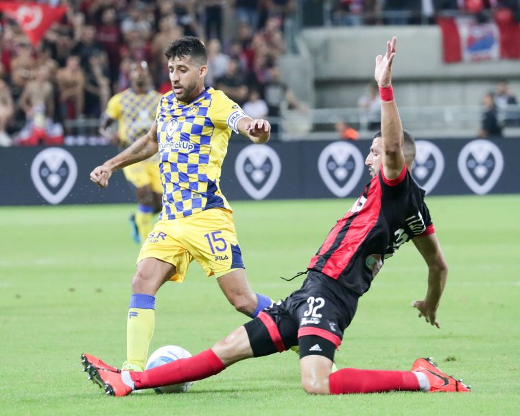 דור מיכה. מנהיג את המשחק של הצהובים (דני מרון)