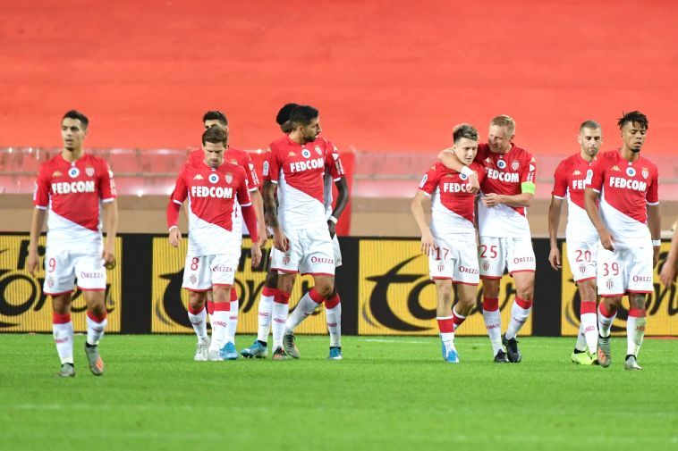 שער יקר הכריע. שחקני מונאקו חוגגים עם גולובין (YANN COATSALIOU/AFP via Getty Images)