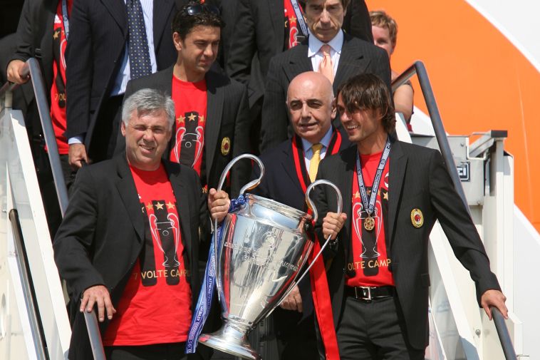 מאלדיני עם גביע ליגת האלופות ב-2003 (Gettyimages)
