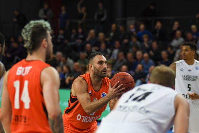 טל דן. משחק נהדר שלו (אתר FIBA) טל דן. משחק נהדר שלו (אתר FIBA)