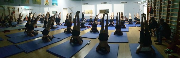 שחקני באר שבע באימון היוגה (באדיבות הפועל 