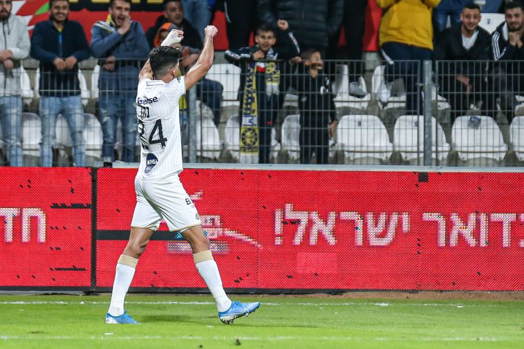 יונתן כהן חוגג את שער היתרון (מאור אלקסלסי)