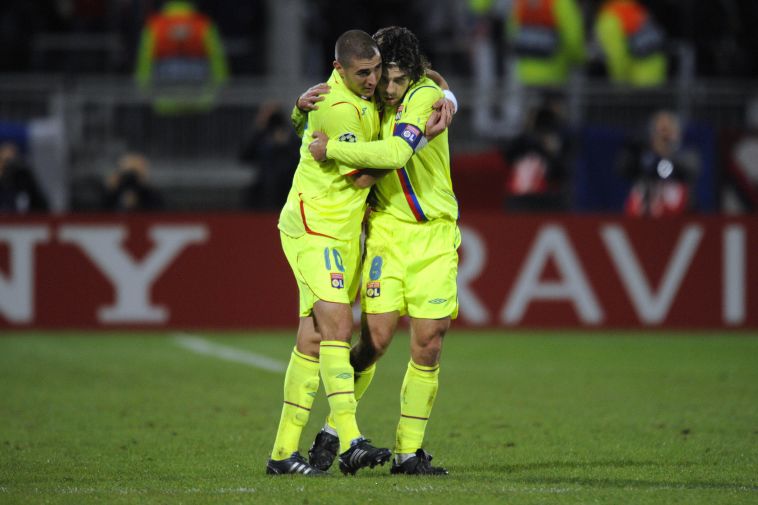 בנזמה עם ג'וניניו בליון. ישתפו פעולה שוב במועדון? (FRED DUFOUR/AFP via Getty Images)