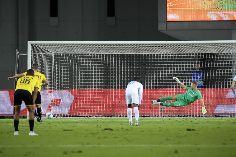 ברטקוס בצד אחד, הכדור בצד השני. בצ'יראי כבש שבוע שני ברציפות (אריאל שלום)