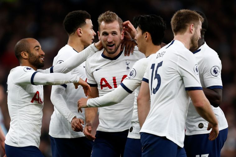 התרנגולים התפוצצו על כר הדשא (IAN KINGTON/AFP via Getty Images)