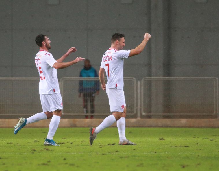 לקס חוגג עם אלטמן. "בדרבי נראינו יותר טוב" (אודי ציטיאט) לקס חוגג עם אלטמן. "בדרבי נראינו יותר טוב" (אודי ציטיאט)