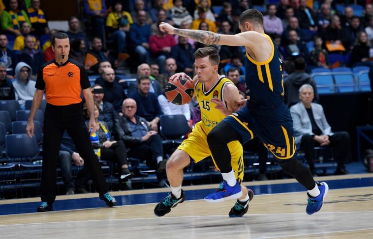 הרמנסון מול יוביץ'. הרוסים עלו למאזן חיובי (אתר היורוליג)